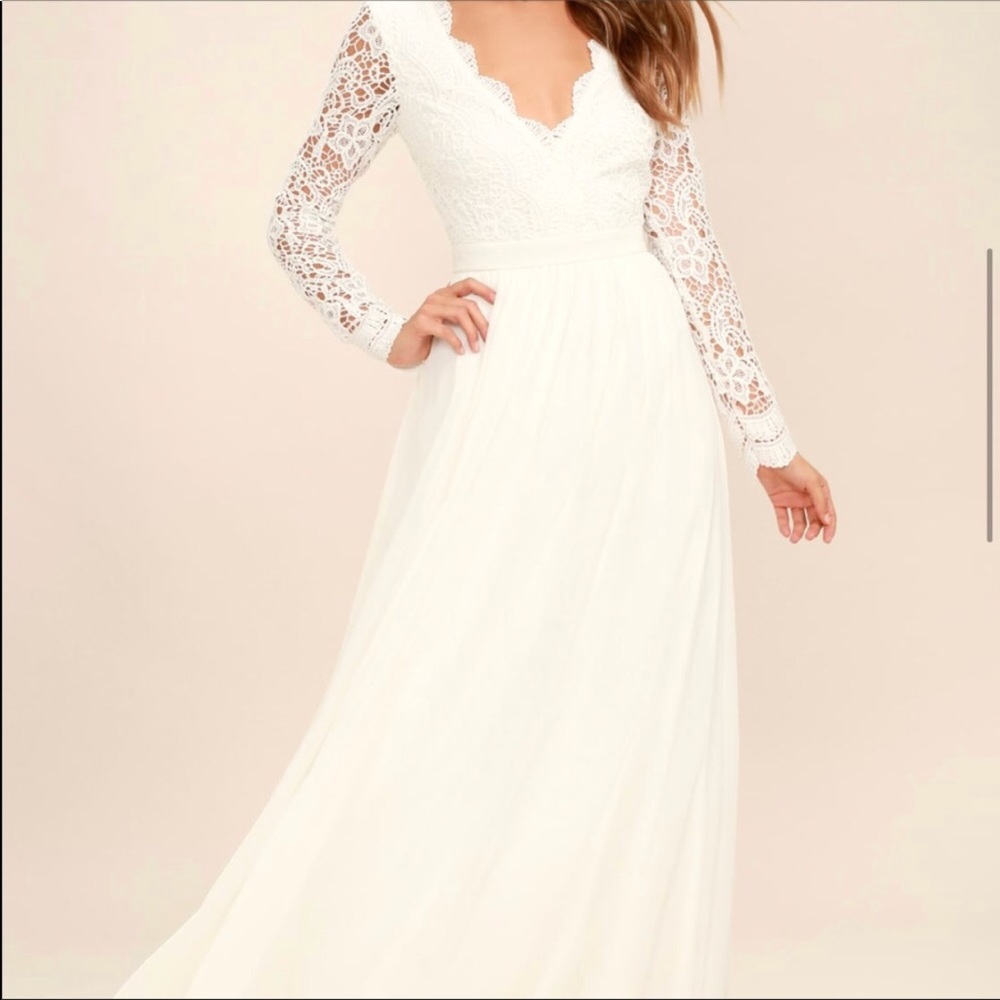 NWT long sleeved open-back crochet maxi dress